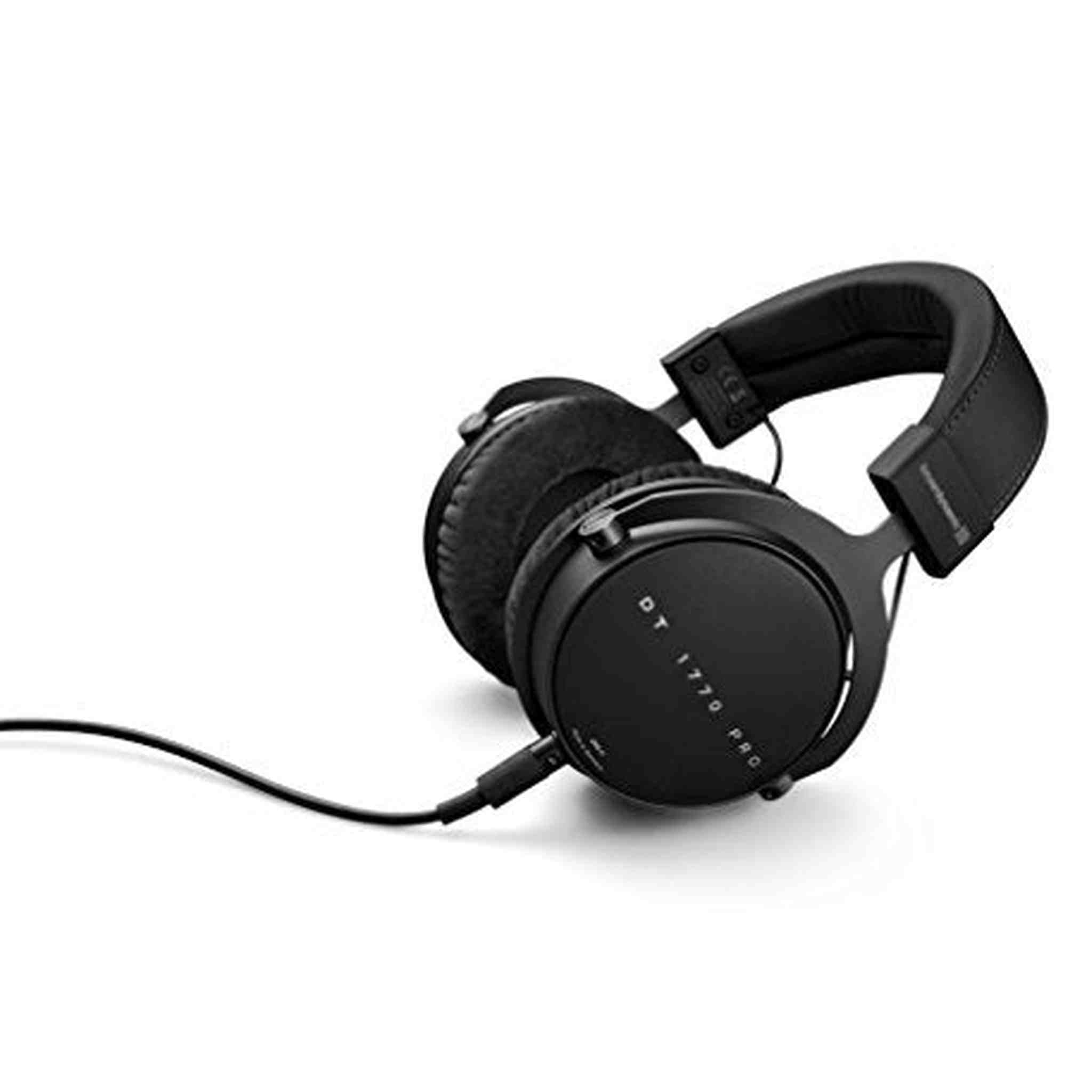 Beyerdynamic DT 1770 Pro 250 Ohm Headphones Bundle with Headphone Splitter Beyerdynamic