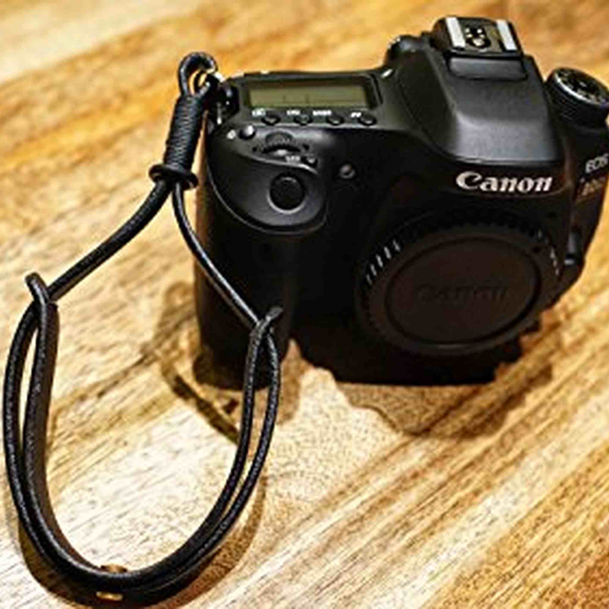 Canon EOS 80D Digital SLR Camera Body Black International Model No Warranty Canon