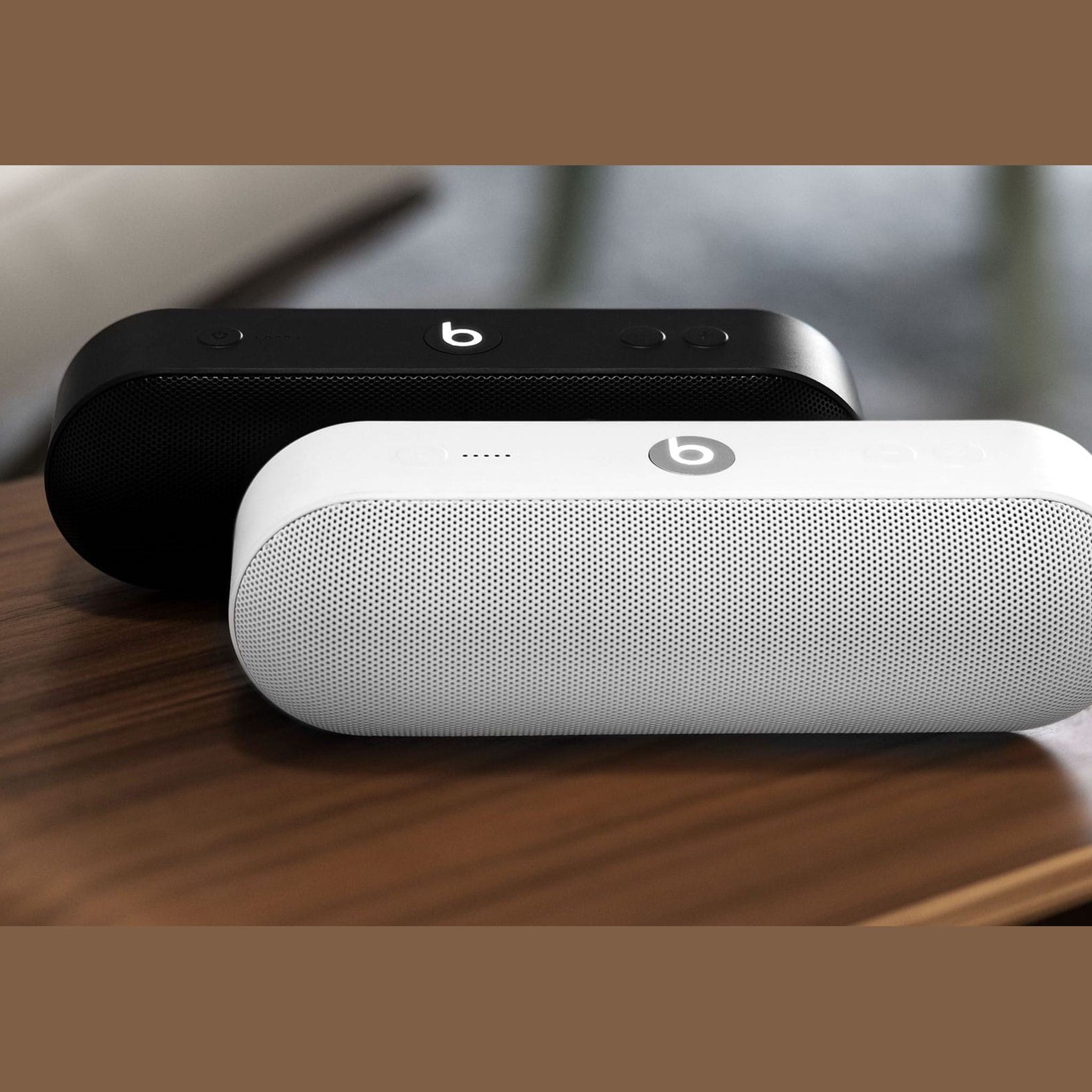 Beats Pill Speaker in White Premium Charger Bundle