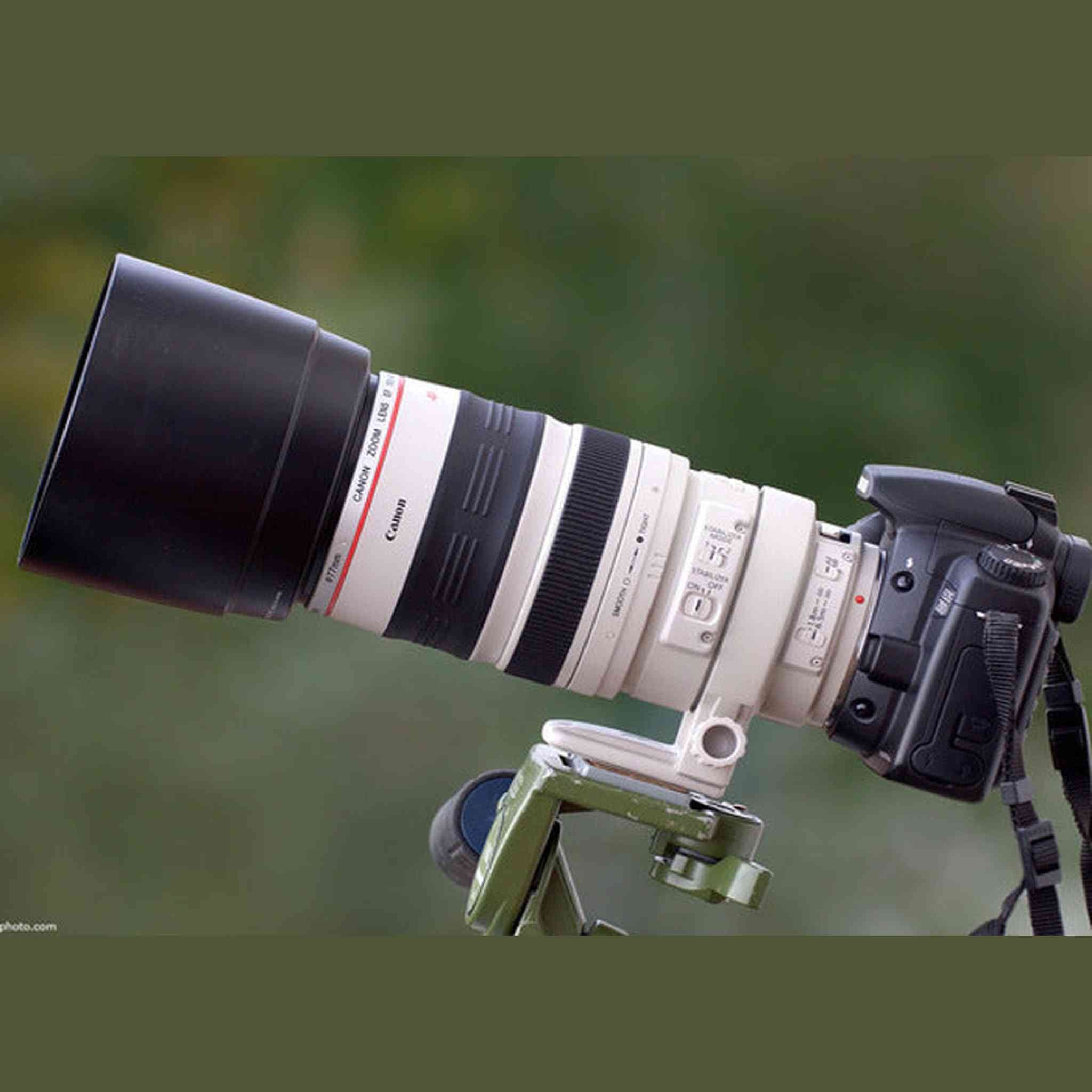 Canon EF 100-400mm F/10-5.6L IS Lens Intl Model + 10 inch Vivitar Premium Lens Case + Cleaning Kit Canon