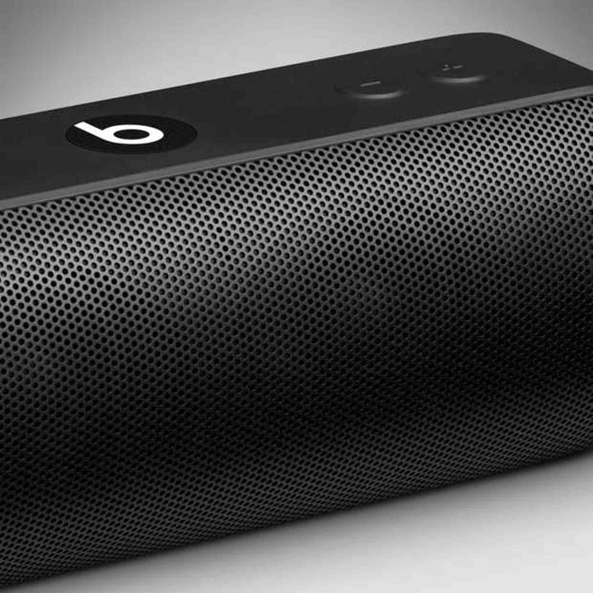 Beats Pill Speaker in Black Charger Bundle